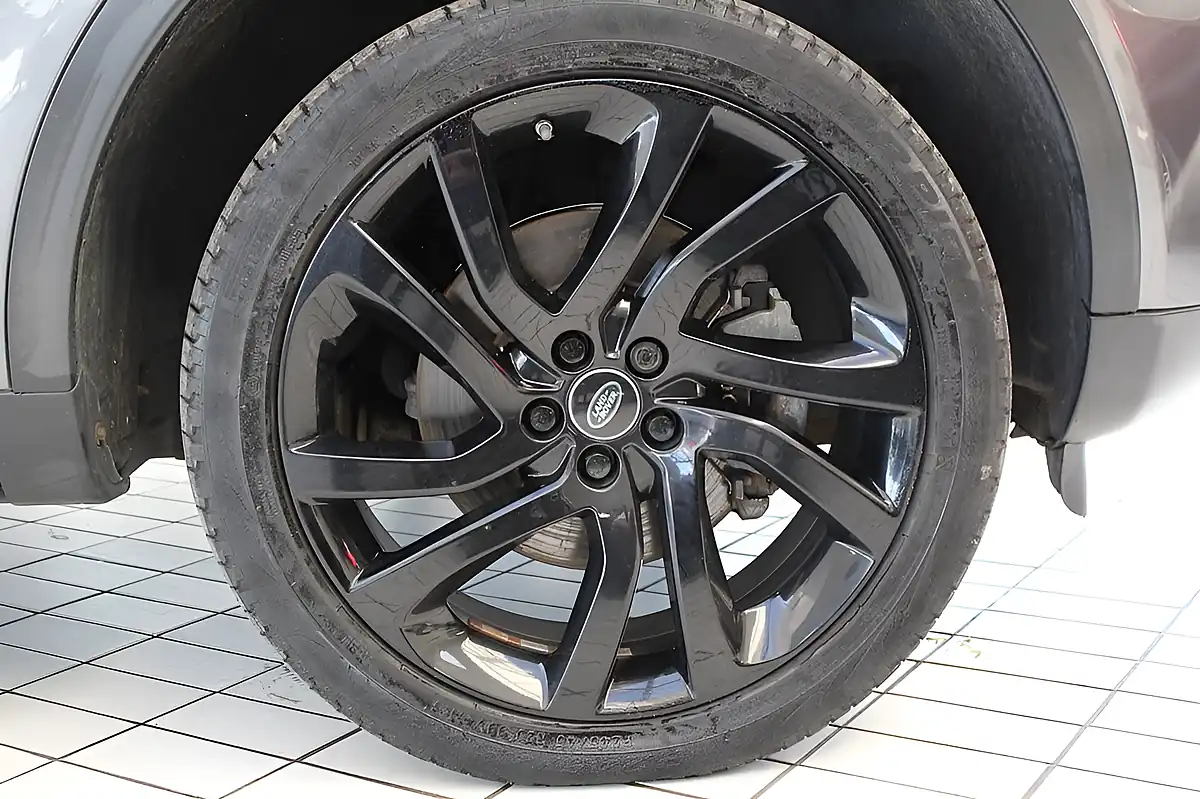 Used 2015 Land Rover Discovery Sport Hse Corris Grey - Interior and Exterior details 11