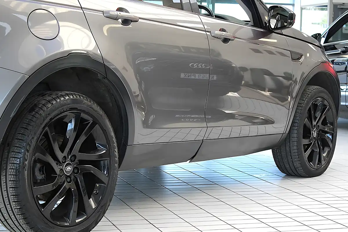 Used 2015 Land Rover Discovery Sport Hse Corris Grey - Interior and Exterior details 14