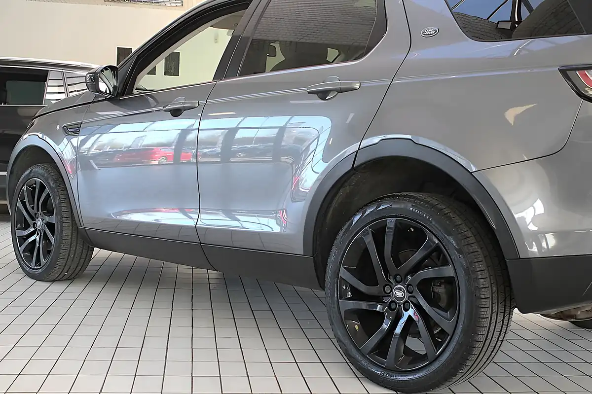 Used 2015 Land Rover Discovery Sport Hse Corris Grey - Interior and Exterior details 18