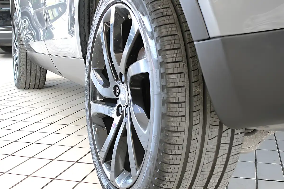 Used 2015 Land Rover Discovery Sport Hse Corris Grey - Interior and Exterior details 19