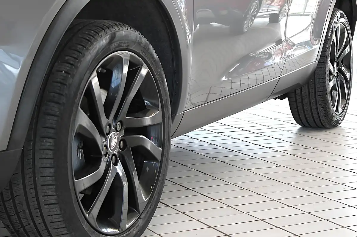 Used 2015 Land Rover Discovery Sport Hse Corris Grey - Interior and Exterior details 5