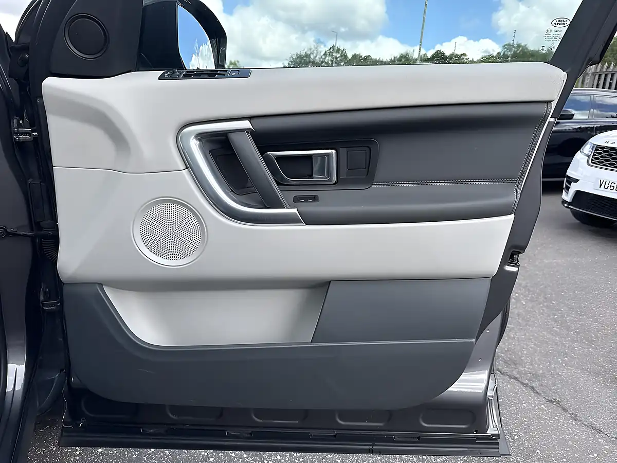 Used 2015 Land Rover Discovery Sport Hse Grey - Interior and Exterior details 11
