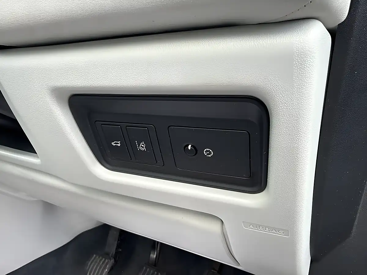 Used 2015 Land Rover Discovery Sport Hse Grey - Interior and Exterior details 12