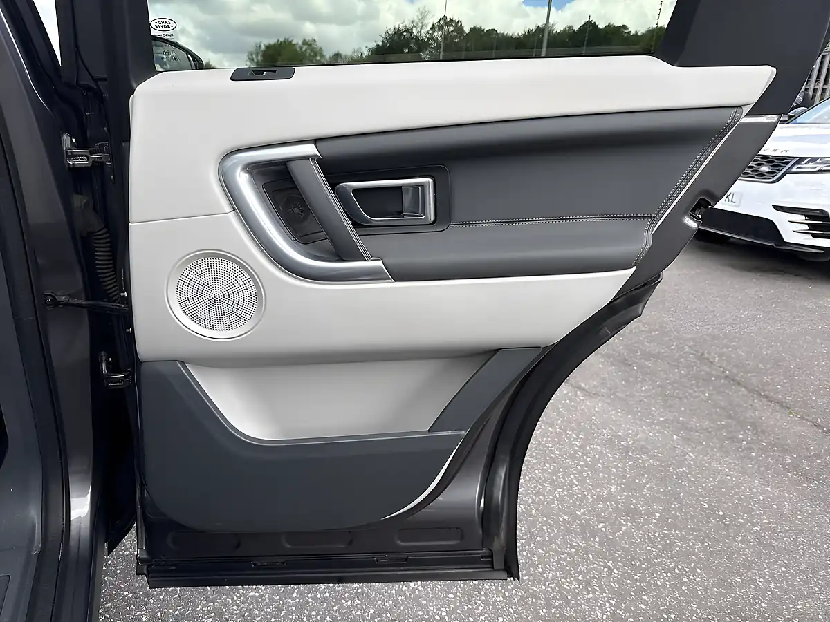 Used 2015 Land Rover Discovery Sport Hse Grey - Interior and Exterior details 15