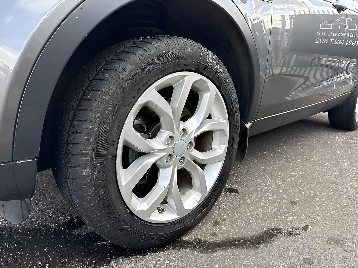 Used 2015 Land Rover Discovery Sport Hse Grey - Interior and Exterior details 4