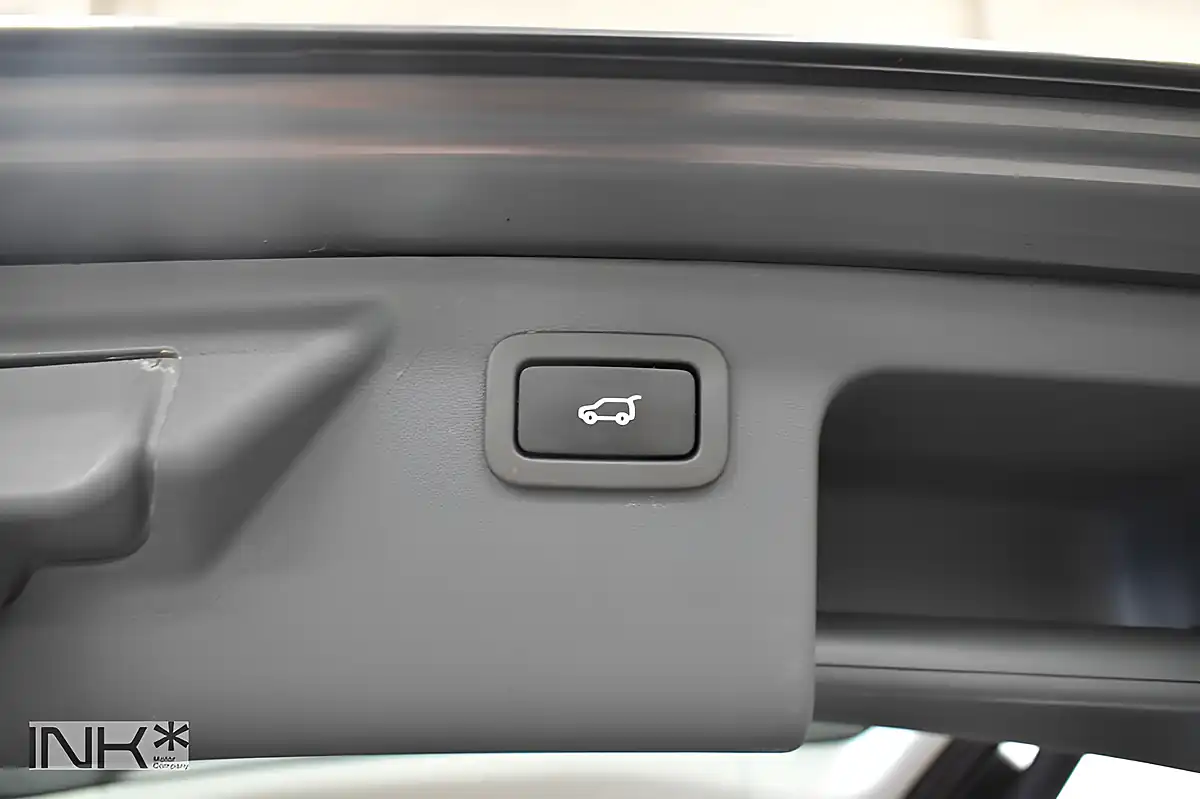 Used 2015 Land Rover Discovery Sport Hse Grey - Interior and Exterior details 17