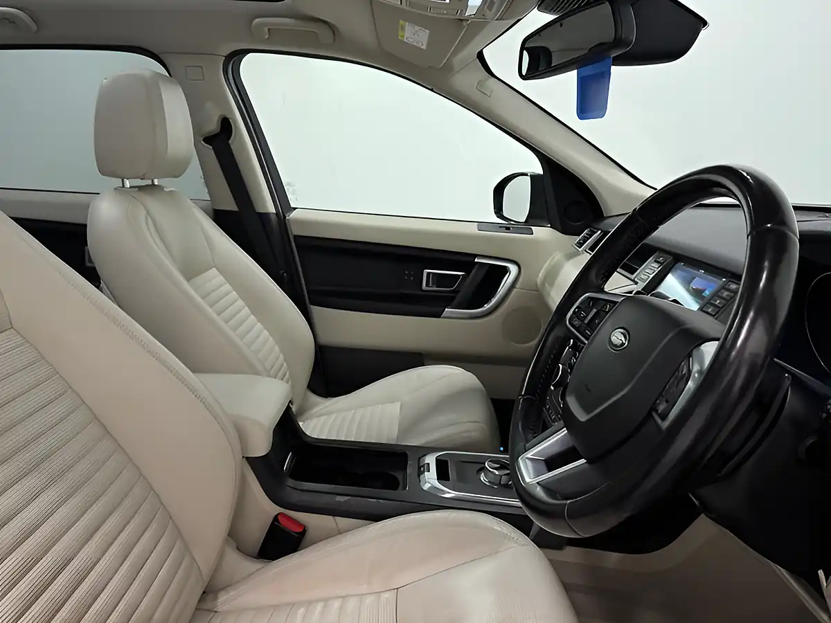 Used 2015 Land Rover Discovery Sport Hse Luxury Brown - Interior and Exterior details 9
