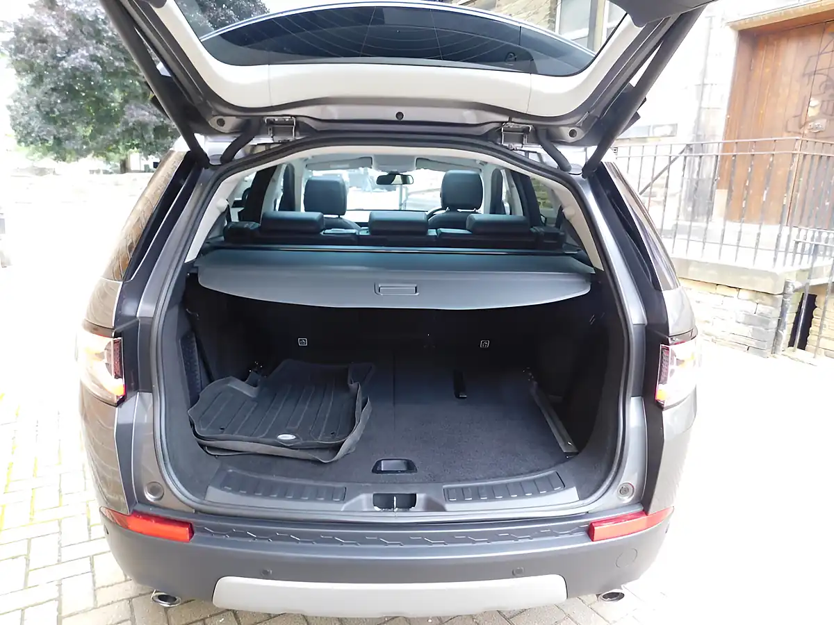 Used 2015 Land Rover Discovery Sport Hse Luxury Corris Grey - Interior and Exterior details 10