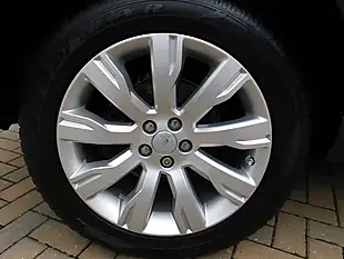 Used 2015 Land Rover Discovery Sport Hse Luxury Corris Grey - Interior and Exterior details 4