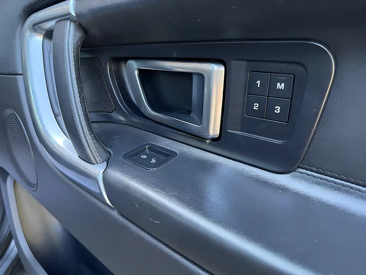 Used 2015 Land Rover Discovery Sport Hse Luxury Grey - Interior and Exterior details 11