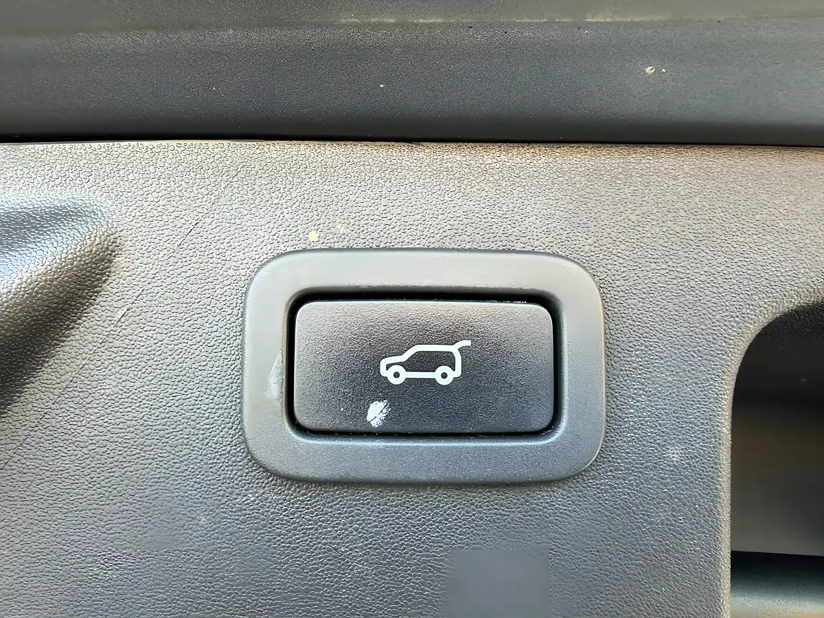 Used 2015 Land Rover Discovery Sport Hse Luxury Grey - Interior and Exterior details 14
