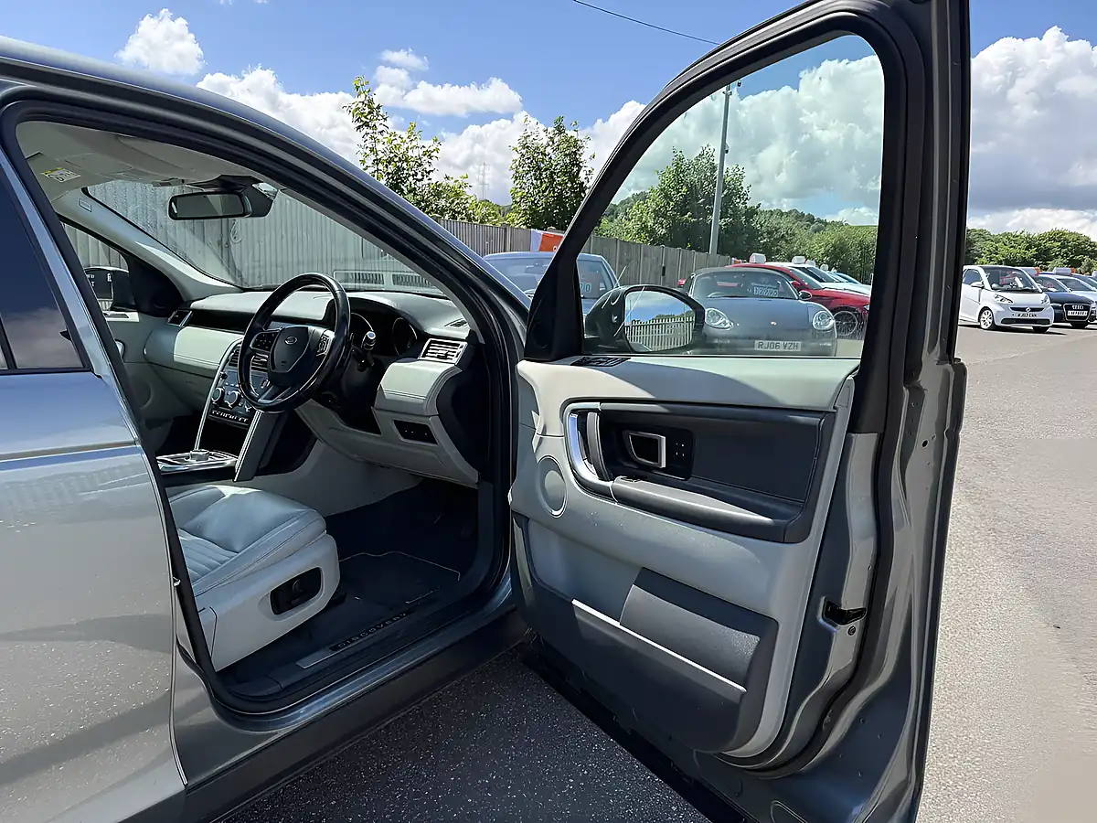 Used 2015 Land Rover Discovery Sport Hse Luxury Grey - Interior and Exterior details 10