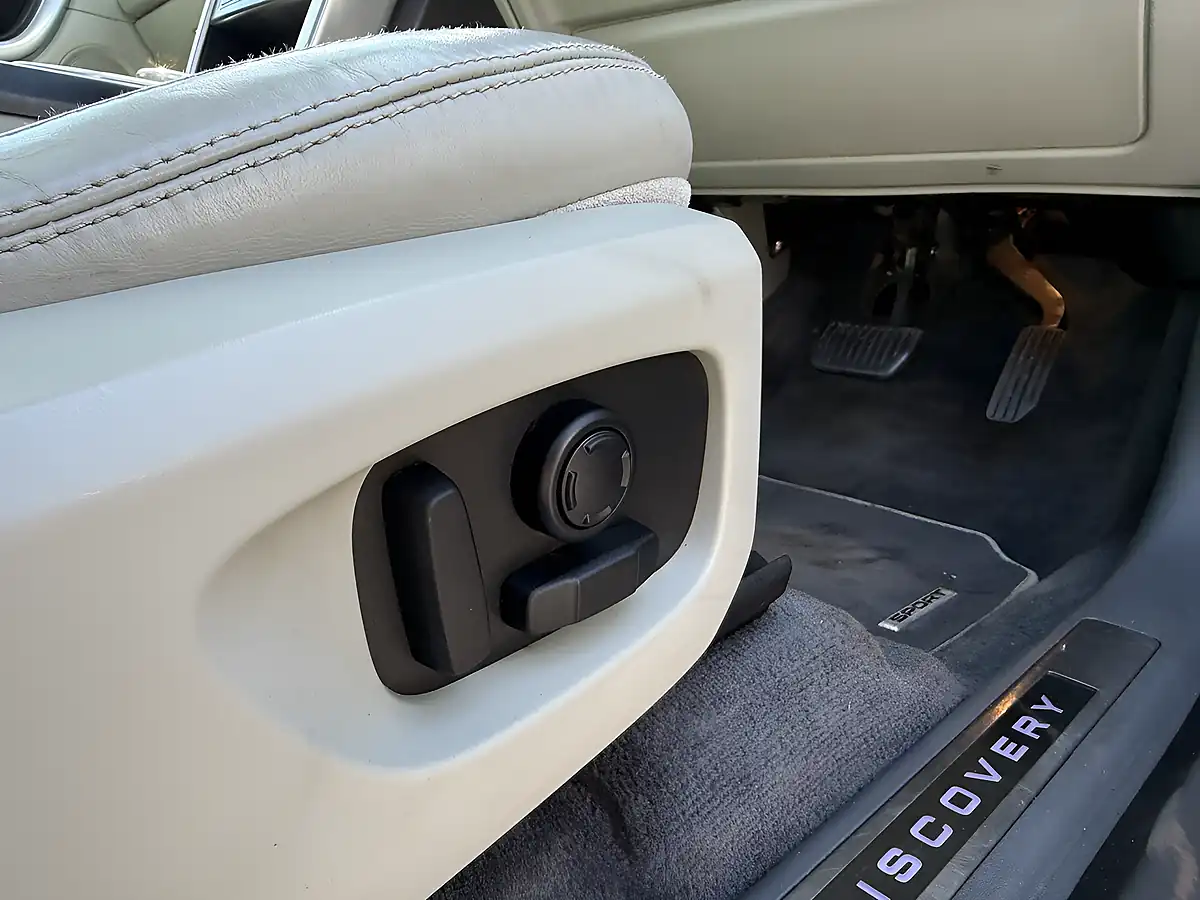 Used 2015 Land Rover Discovery Sport Hse Luxury Grey - Interior and Exterior details 11