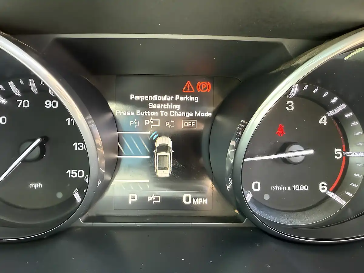 Used 2015 Land Rover Discovery Sport Hse Luxury Grey - Interior and Exterior details 13