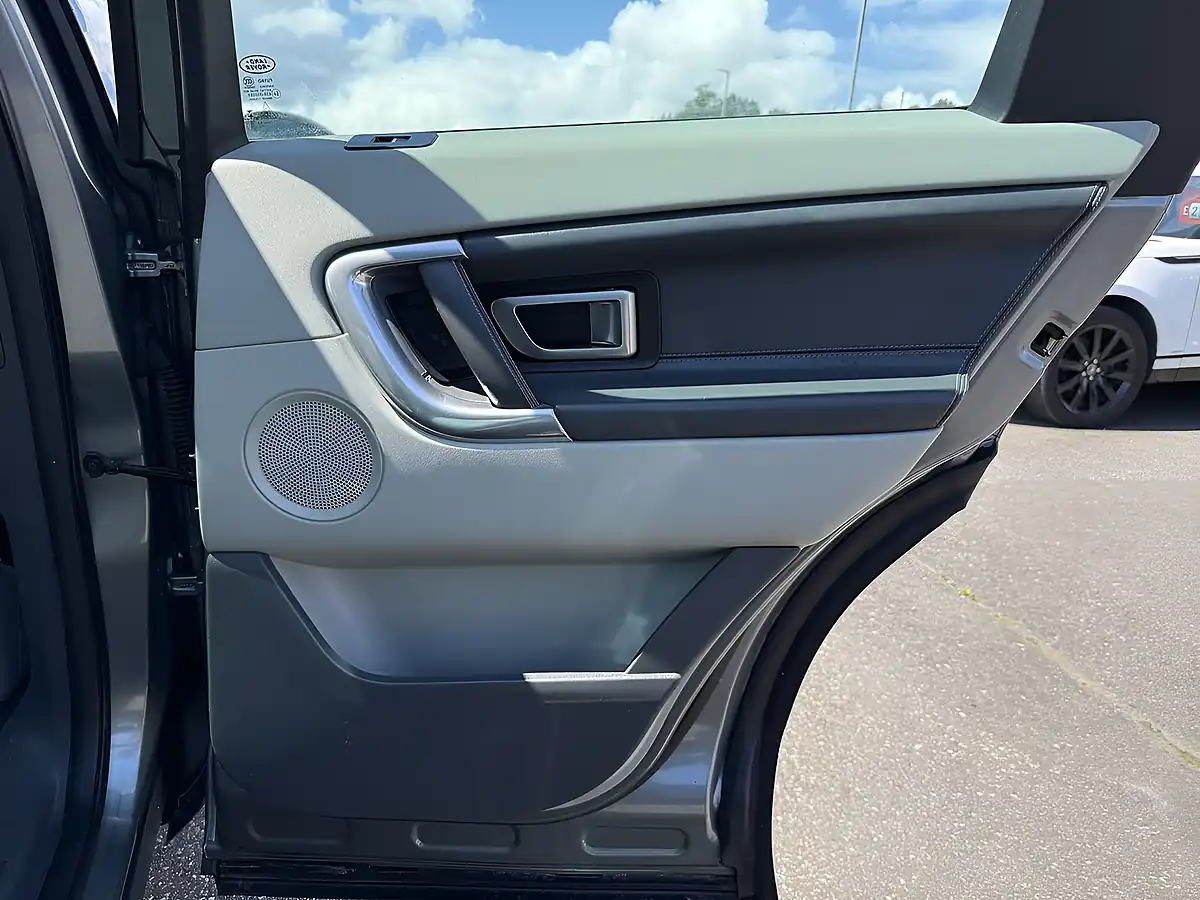 Used 2015 Land Rover Discovery Sport Hse Luxury Grey - Interior and Exterior details 15