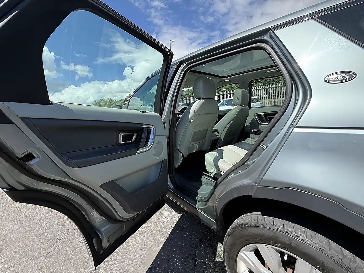 Used 2015 Land Rover Discovery Sport Hse Luxury Grey - Interior and Exterior details 17