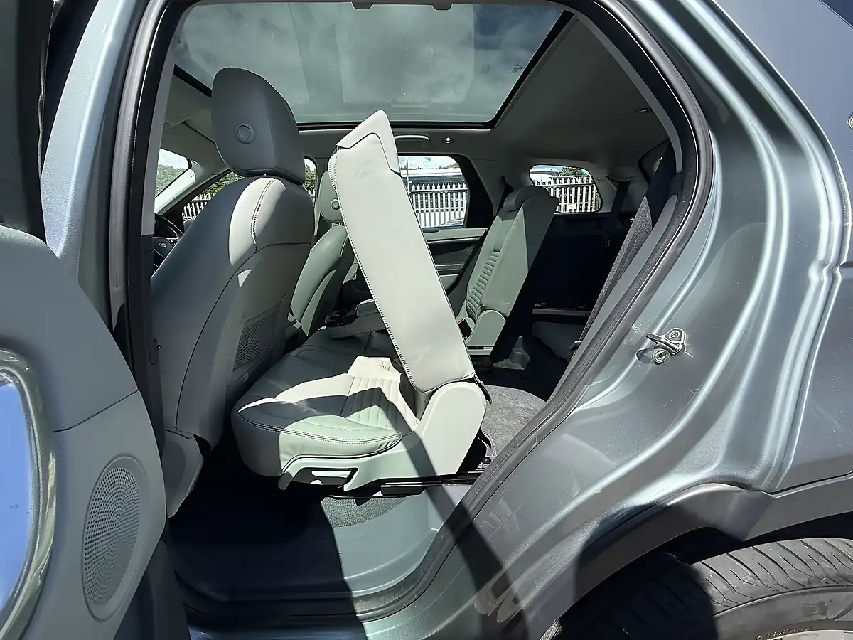 Used 2015 Land Rover Discovery Sport Hse Luxury Grey - Interior and Exterior details 18