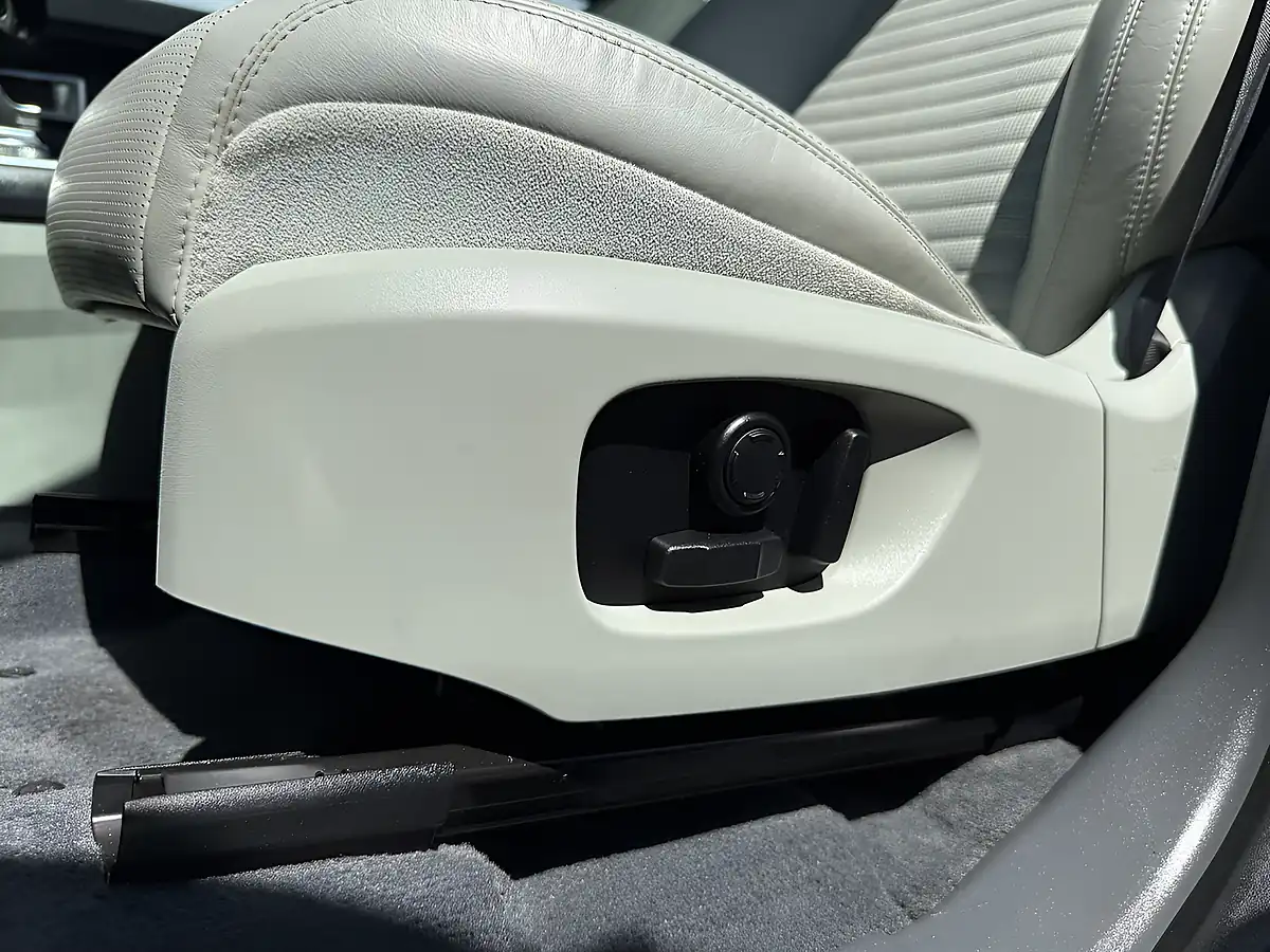 Used 2015 Land Rover Discovery Sport Hse Luxury Grey - Interior and Exterior details 19