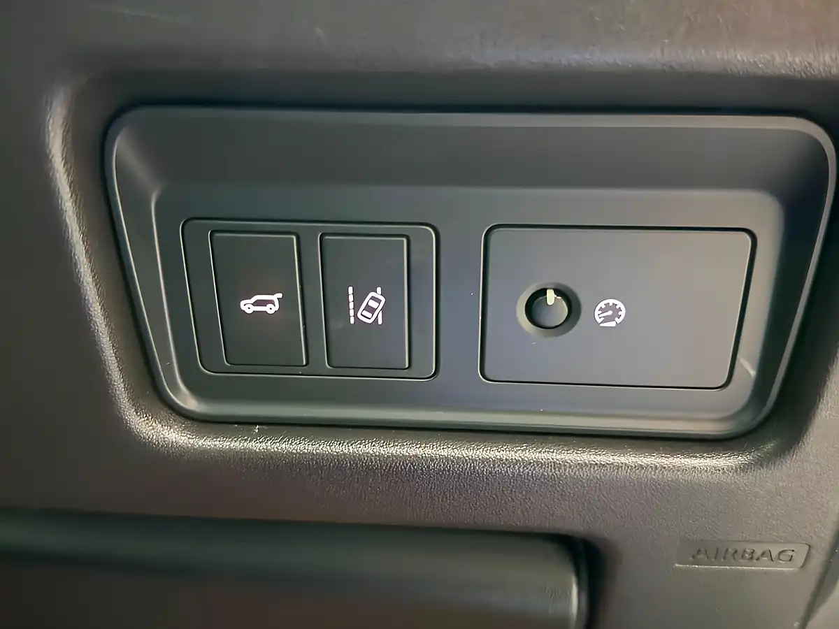 Used 2015 Land Rover Discovery Sport Hse Luxury Grey - Interior and Exterior details 11