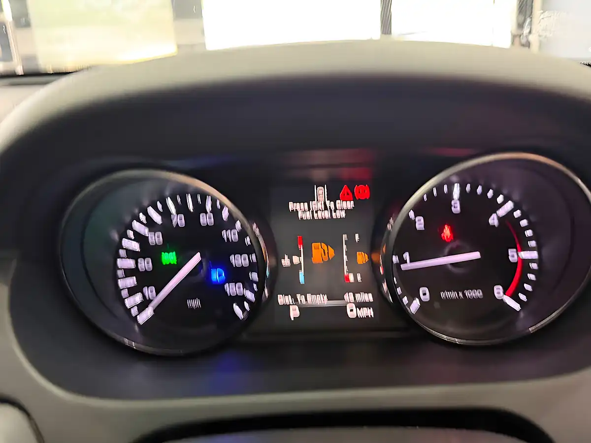 Used 2015 Land Rover Discovery Sport Hse Luxury Grey - Interior and Exterior details 14