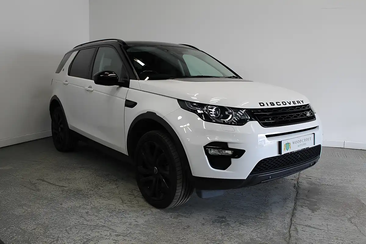 Used 2015 Land Rover Discovery Sport Hse Luxury White - Front View