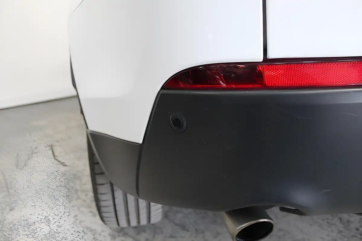 Used 2015 Land Rover Discovery Sport Hse Luxury White - Interior and Exterior details 11