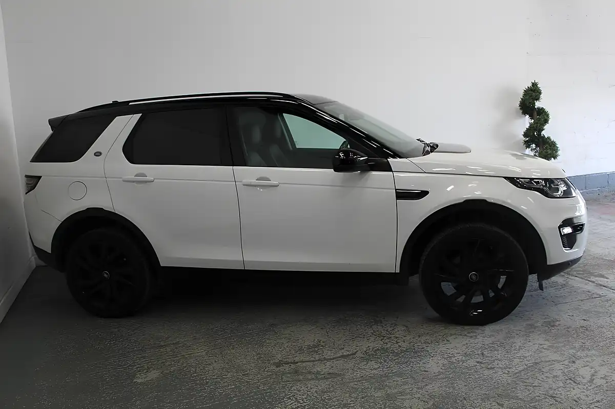 Used 2015 Land Rover Discovery Sport Hse Luxury White - Interior and Exterior details 3