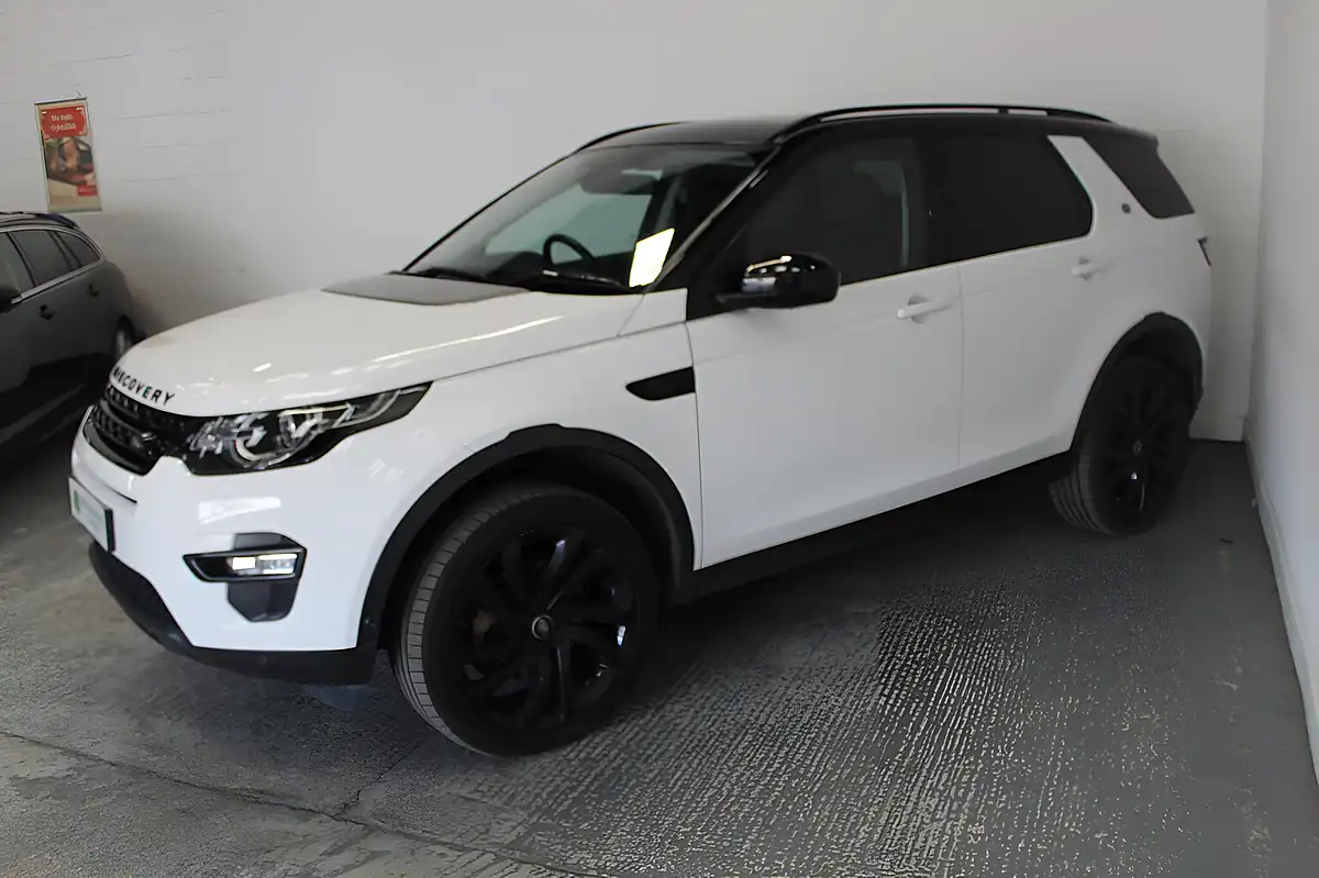 Used 2015 Land Rover Discovery Sport Hse Luxury White - Interior and Exterior details 4