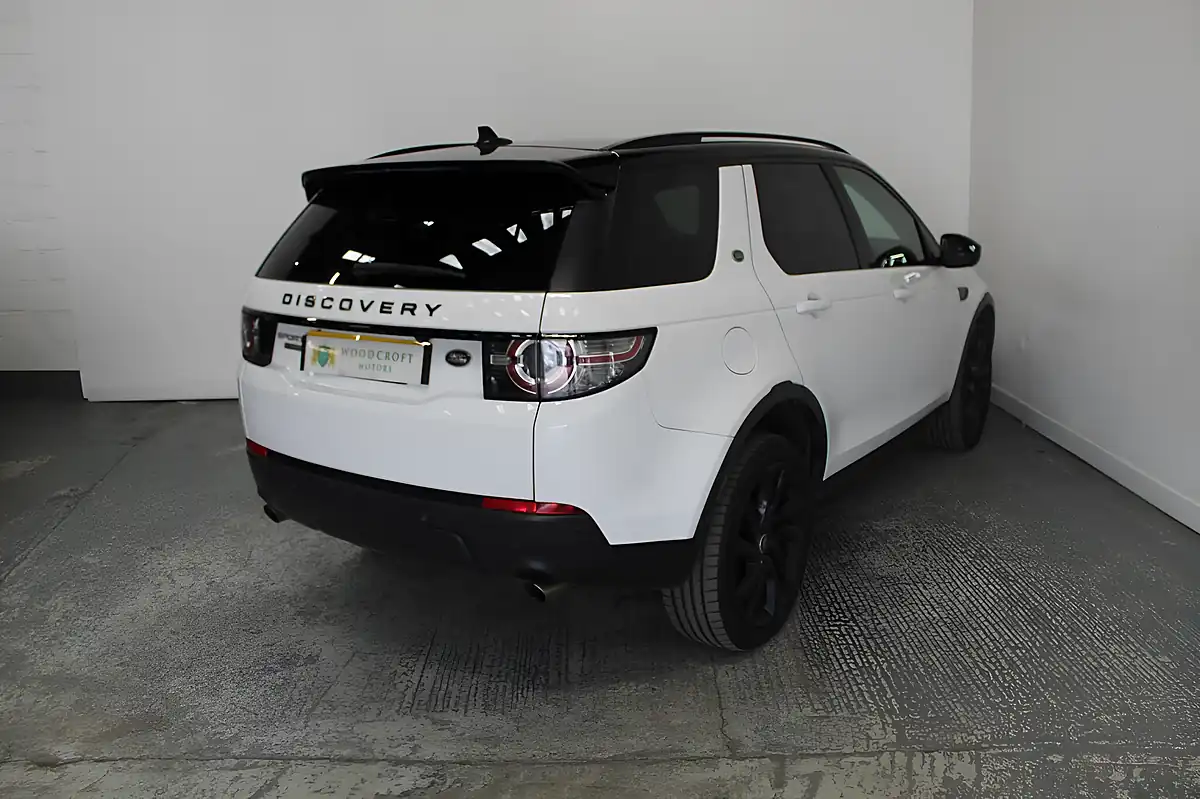 Used 2015 Land Rover Discovery Sport Hse Luxury White - Interior and Exterior details 6