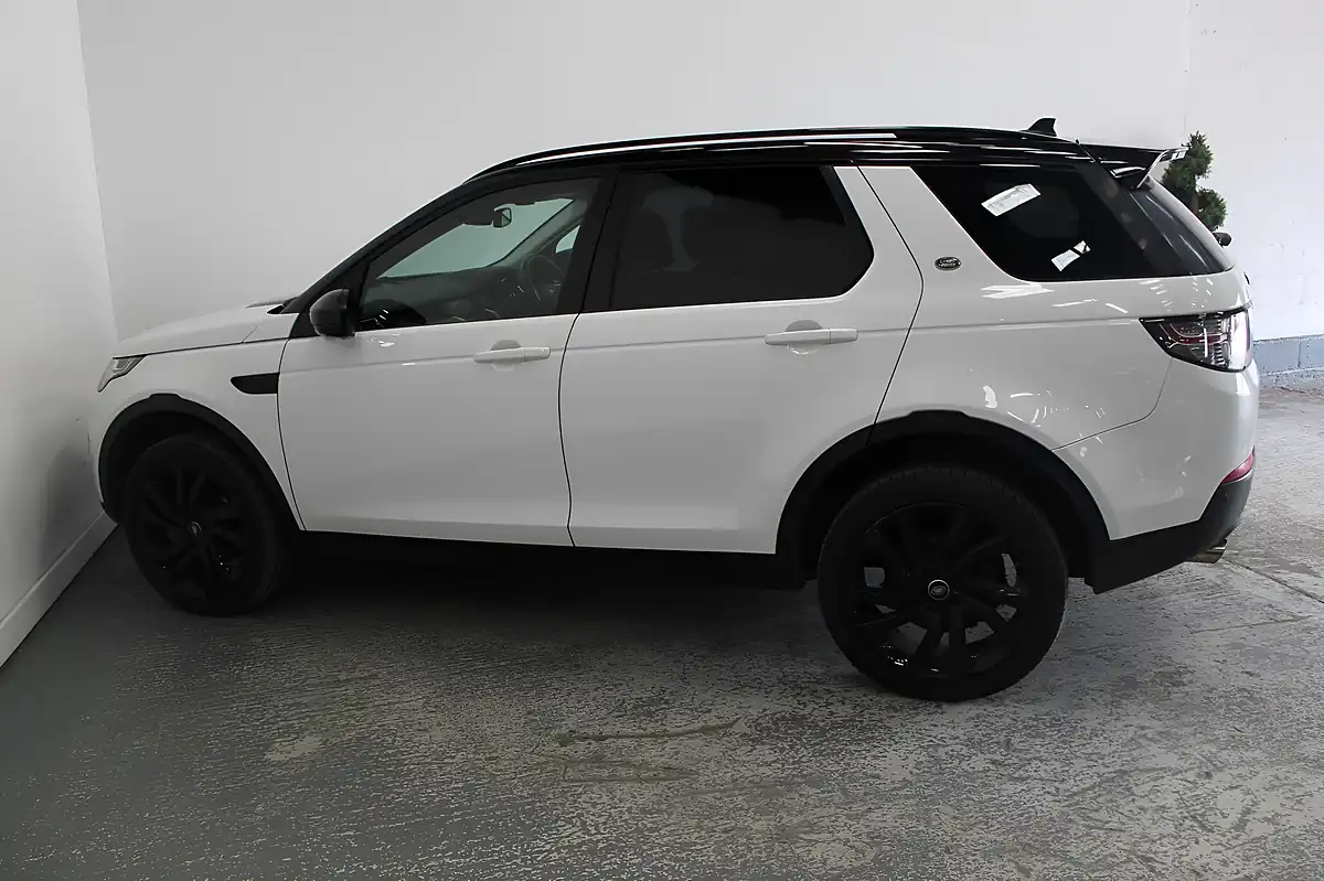 Used 2015 Land Rover Discovery Sport Hse Luxury White - Interior and Exterior details 7