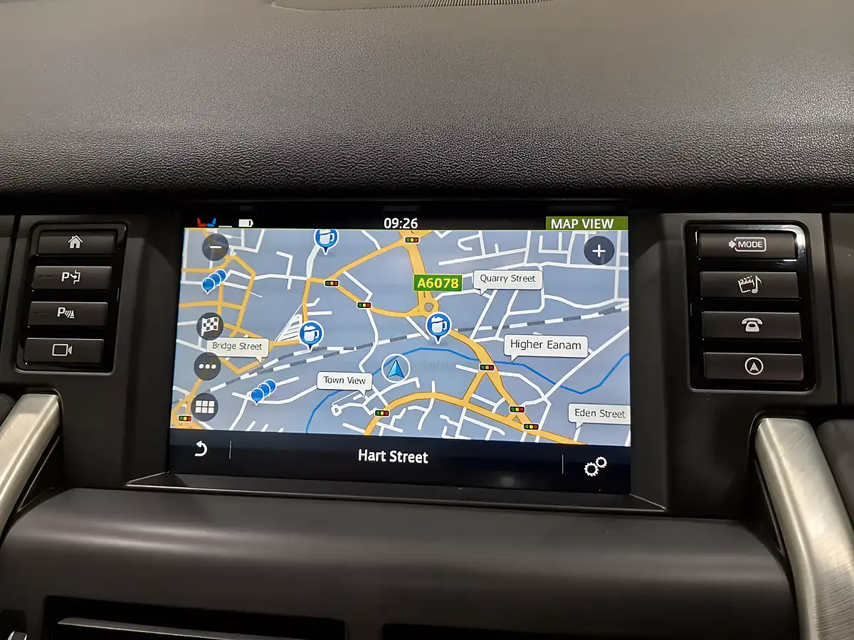 Used 2015 Land Rover Discovery Sport Hse Luxury White - Interior and Exterior details 13