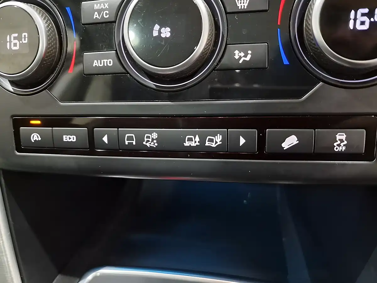 Used 2015 Land Rover Discovery Sport Hse Luxury White - Interior and Exterior details 15