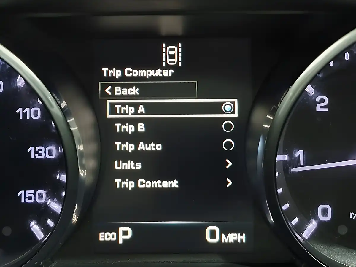 Used 2015 Land Rover Discovery Sport Hse Luxury White - Interior and Exterior details 17