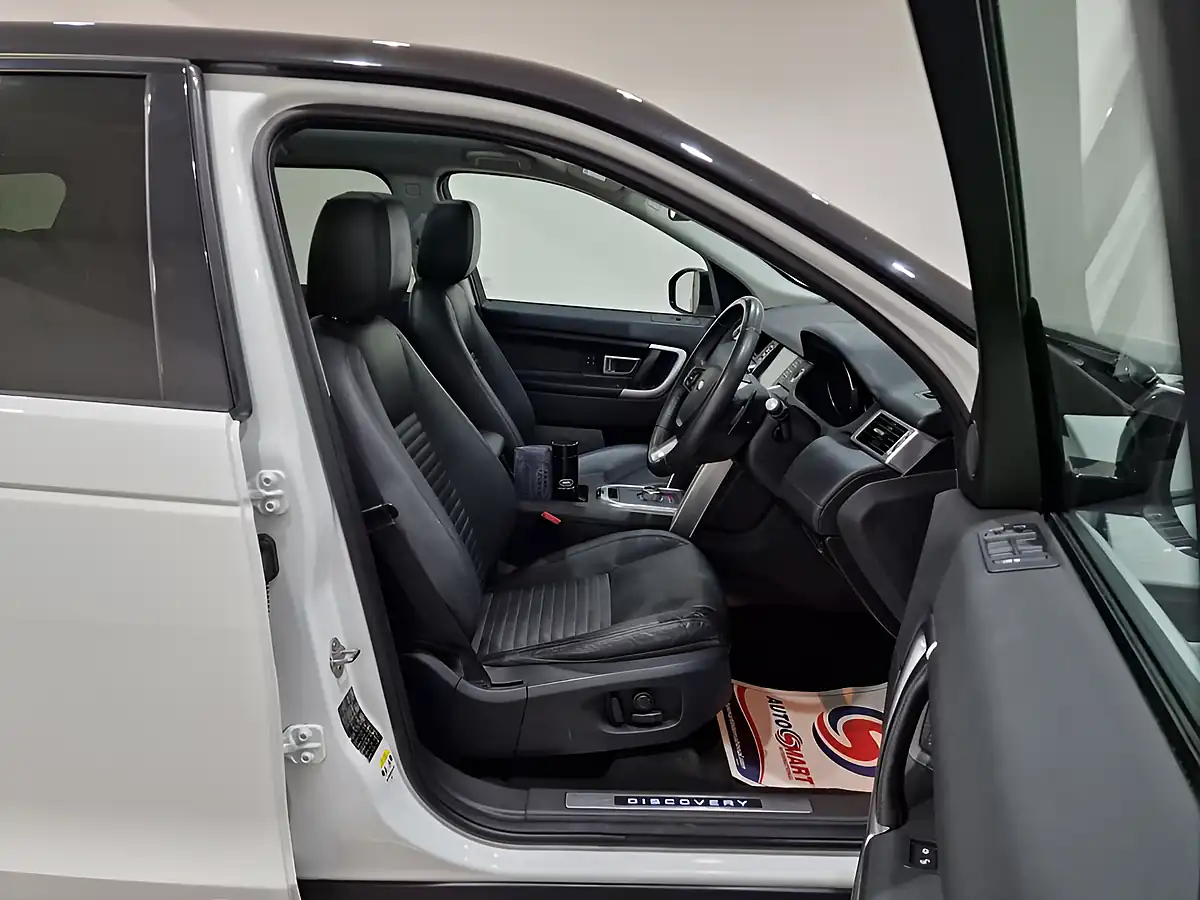 Used 2015 Land Rover Discovery Sport Hse Luxury White - Interior and Exterior details 9