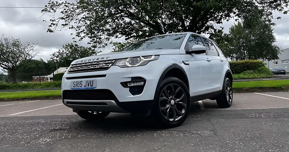 Used 2015 Land Rover Discovery Sport Hse White - Front View