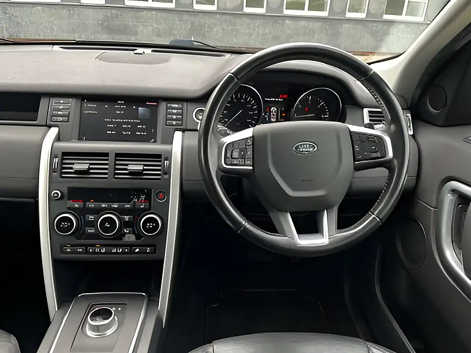 Used 2015 Land Rover Discovery Sport Hse White - Interior and Exterior details 10