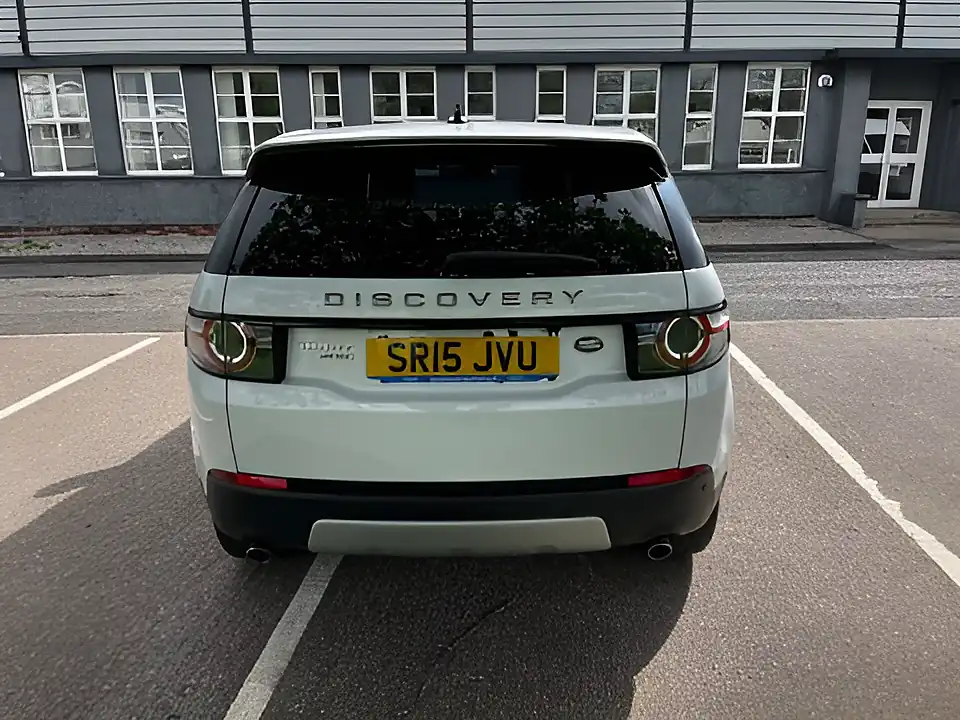 Used 2015 Land Rover Discovery Sport Hse White - Interior and Exterior details 15