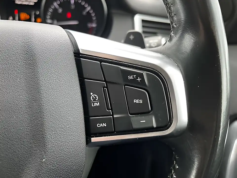 Used 2015 Land Rover Discovery Sport Hse White - Interior and Exterior details 19