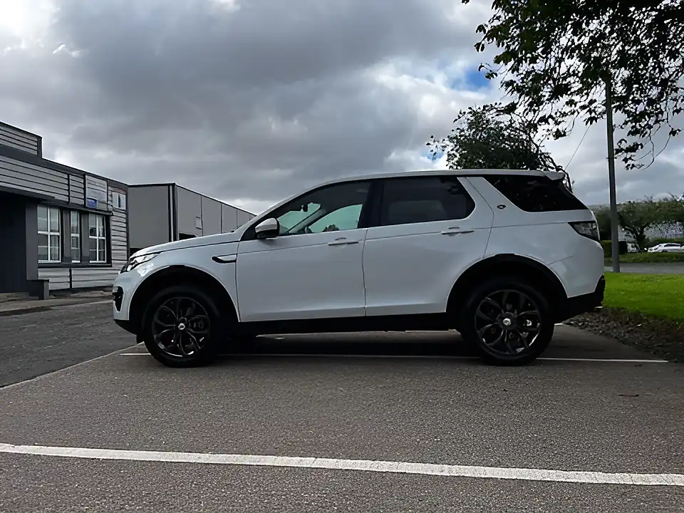 Used 2015 Land Rover Discovery Sport Hse White - Interior and Exterior details 2