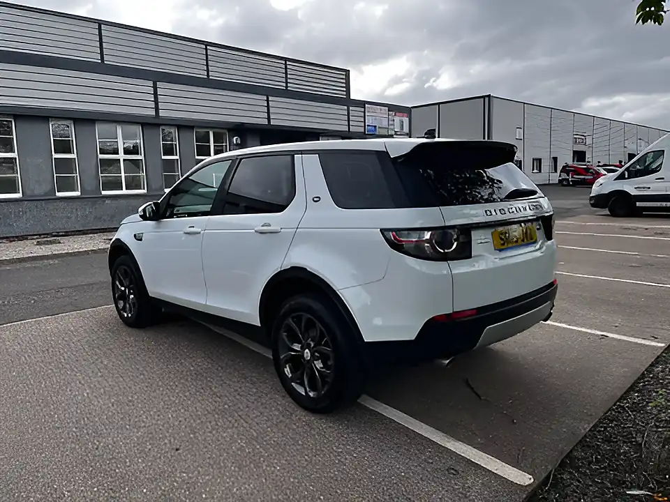 Used 2015 Land Rover Discovery Sport Hse White - Interior and Exterior details 3
