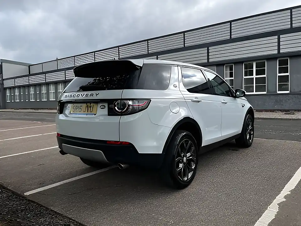Used 2015 Land Rover Discovery Sport Hse White - Interior and Exterior details 7