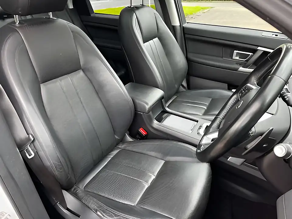 Used 2015 Land Rover Discovery Sport Hse White - Interior and Exterior details 8