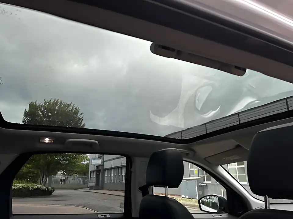 Used 2015 Land Rover Discovery Sport Hse White - Interior and Exterior details 9