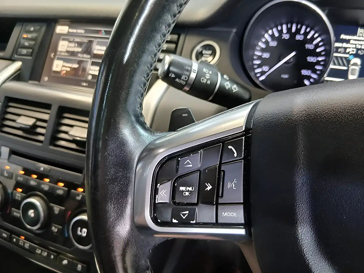 Used 2015 Land Rover Discovery Sport Hse White - Interior and Exterior details 12