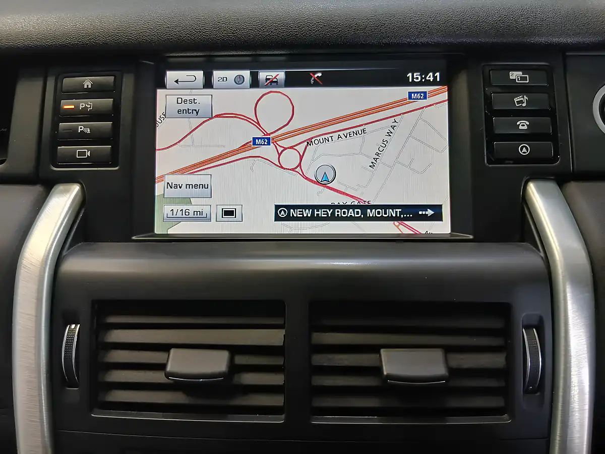 Used 2015 Land Rover Discovery Sport Hse White - Interior and Exterior details 14