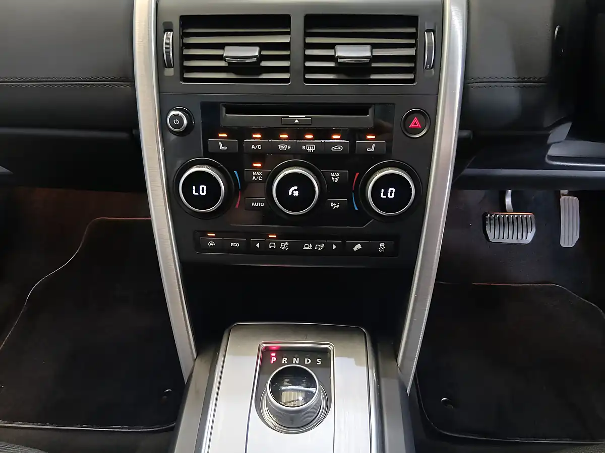 Used 2015 Land Rover Discovery Sport Hse White - Interior and Exterior details 16