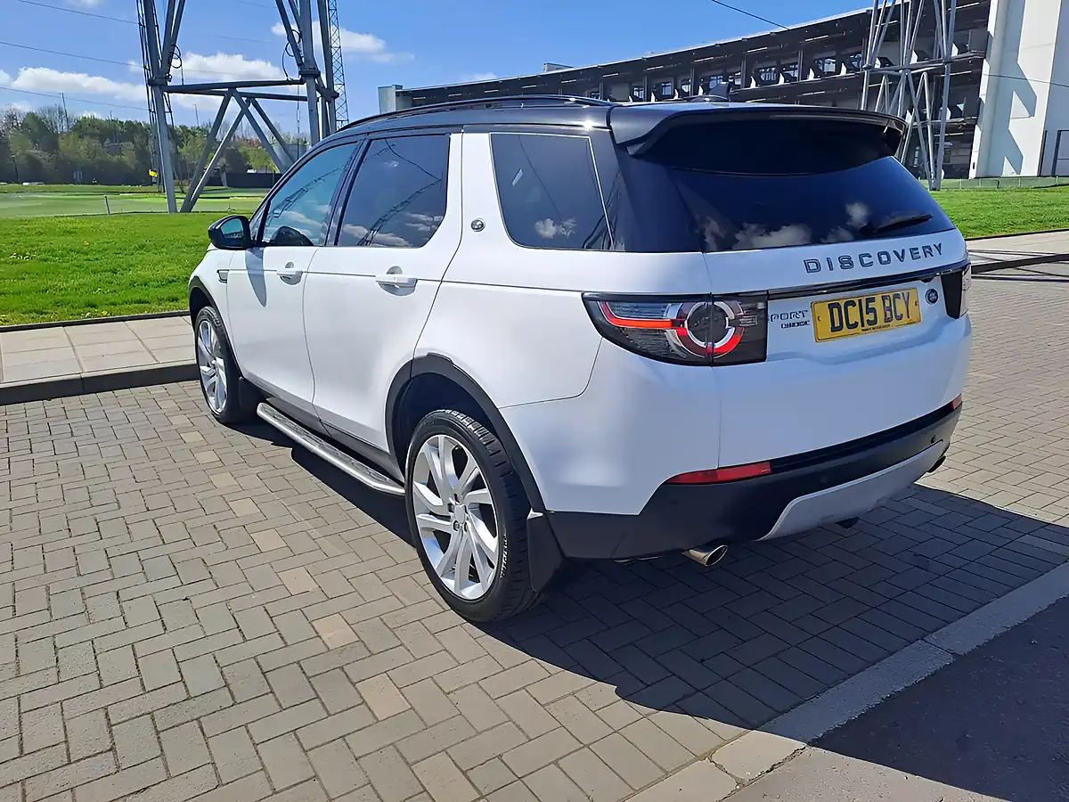 Used 2015 Land Rover Discovery Sport Hse White - Interior and Exterior details 3