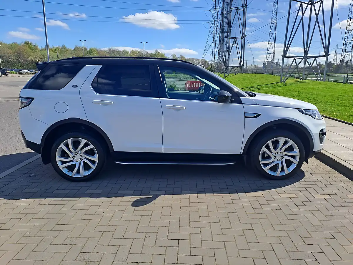 Used 2015 Land Rover Discovery Sport Hse White - Interior and Exterior details 4