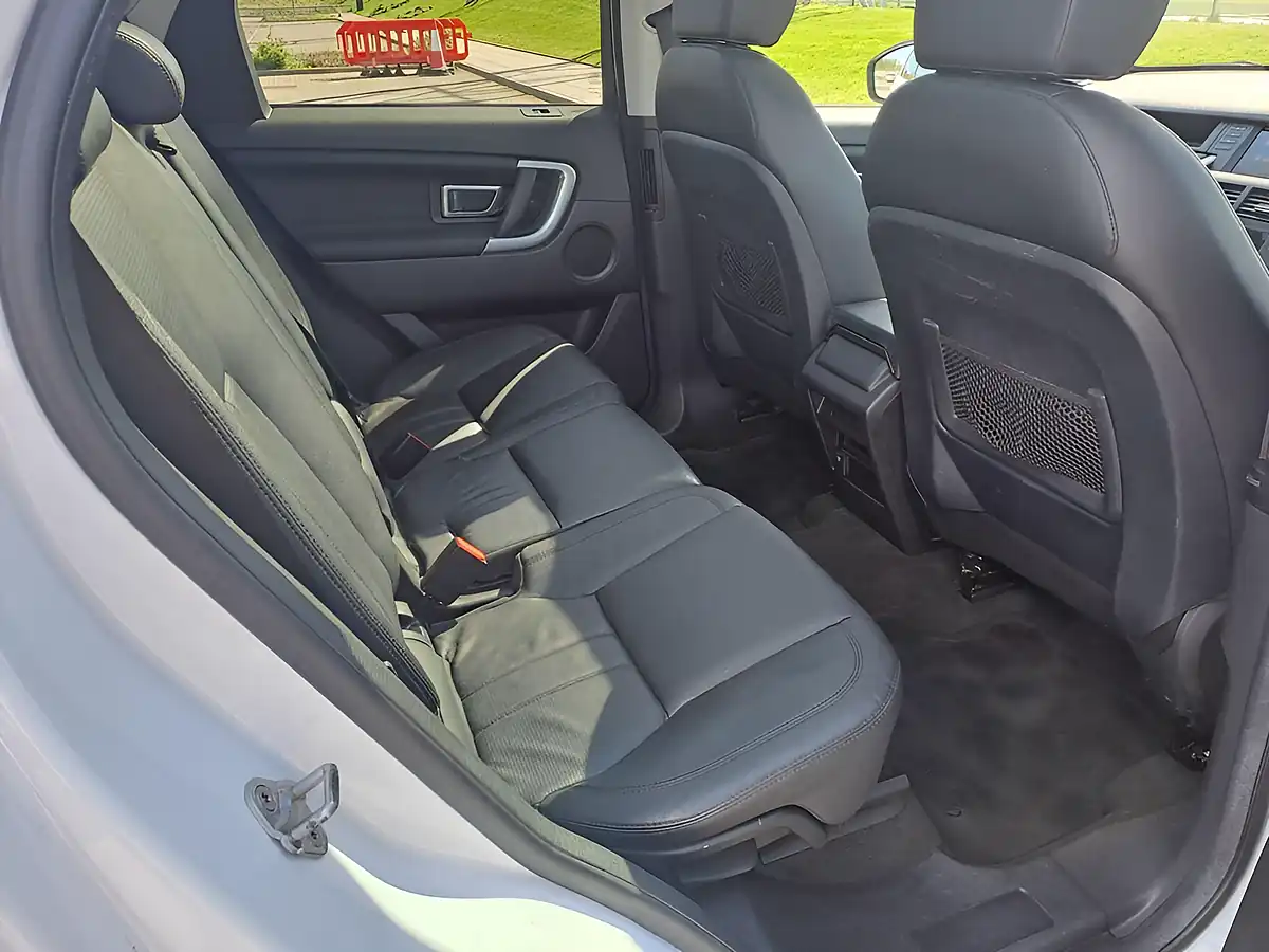 Used 2015 Land Rover Discovery Sport Hse White - Interior and Exterior details 9