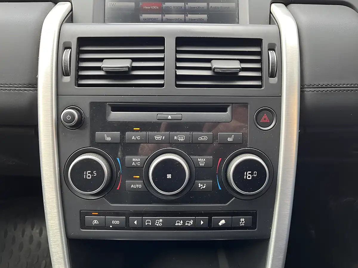 Used 2015 Land Rover Discovery Sport Hse White - Interior and Exterior details 14